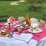 Chic Et Charme Bed & Breakfast Suzay